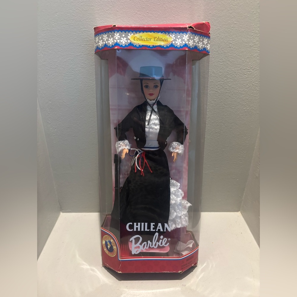 Barbie Chilean collectors Edition Black:White Spanish Attire dress,hat, jewelry
